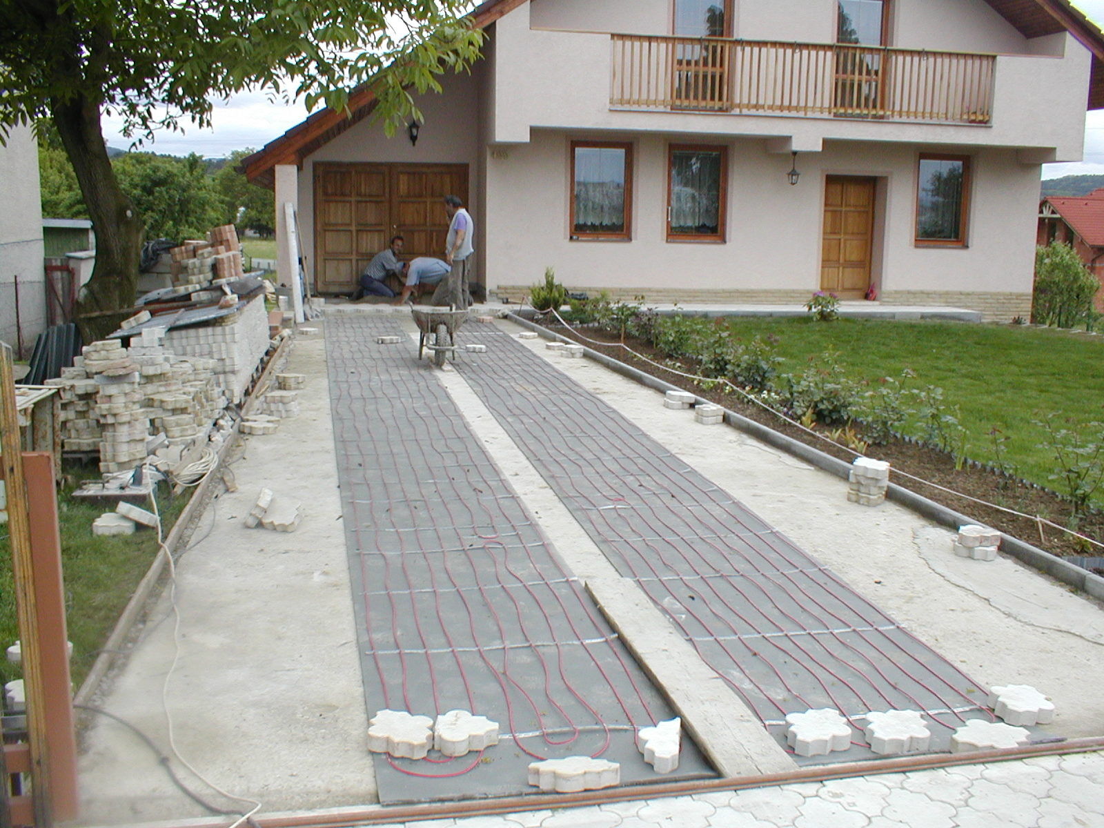 Zámková dlažba a príjazd k rodinnému domu